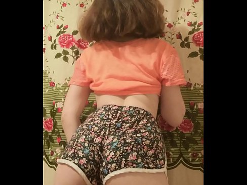 ❤️ Sexy ung babe tar av seg shortsen på kamera ️❌ Jævla video hos oss ☑