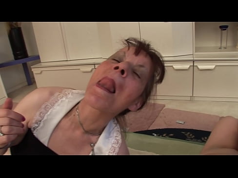 ❤️ To bestemødre og en bestefar har en trekant ️❌ Jævla video hos oss ☑