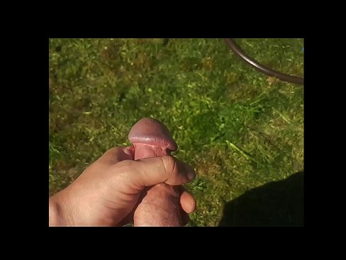 ❤️ Hot hottie får den rosa fitten hennes knullet og kommer med en sprut i en sommerhage ️❌ Jævla video hos oss ☑