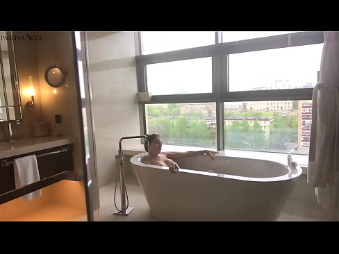 ❤️ En fantastisk babe som lidenskapelig rykker av seg fitta på badet ️❌ Jævla video hos oss ☑