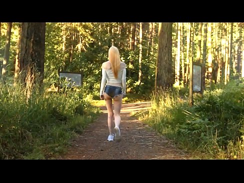 ❤️ Vakker kvinne beveger seg sakte, ikke nakenvideo ️❌ Jævla video hos oss ☑