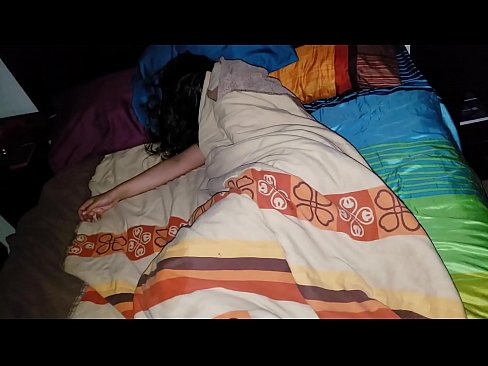 ❤️ Stesønn skjelter ut sin unge stemor mens hun sover. ️❌ Jævla video hos oss ☑